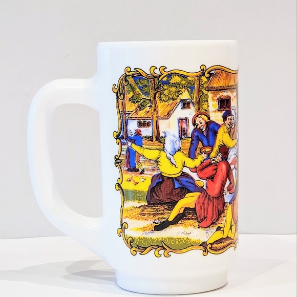 Arcopal France 2 milk glass Mugs - Picture 6 of 15